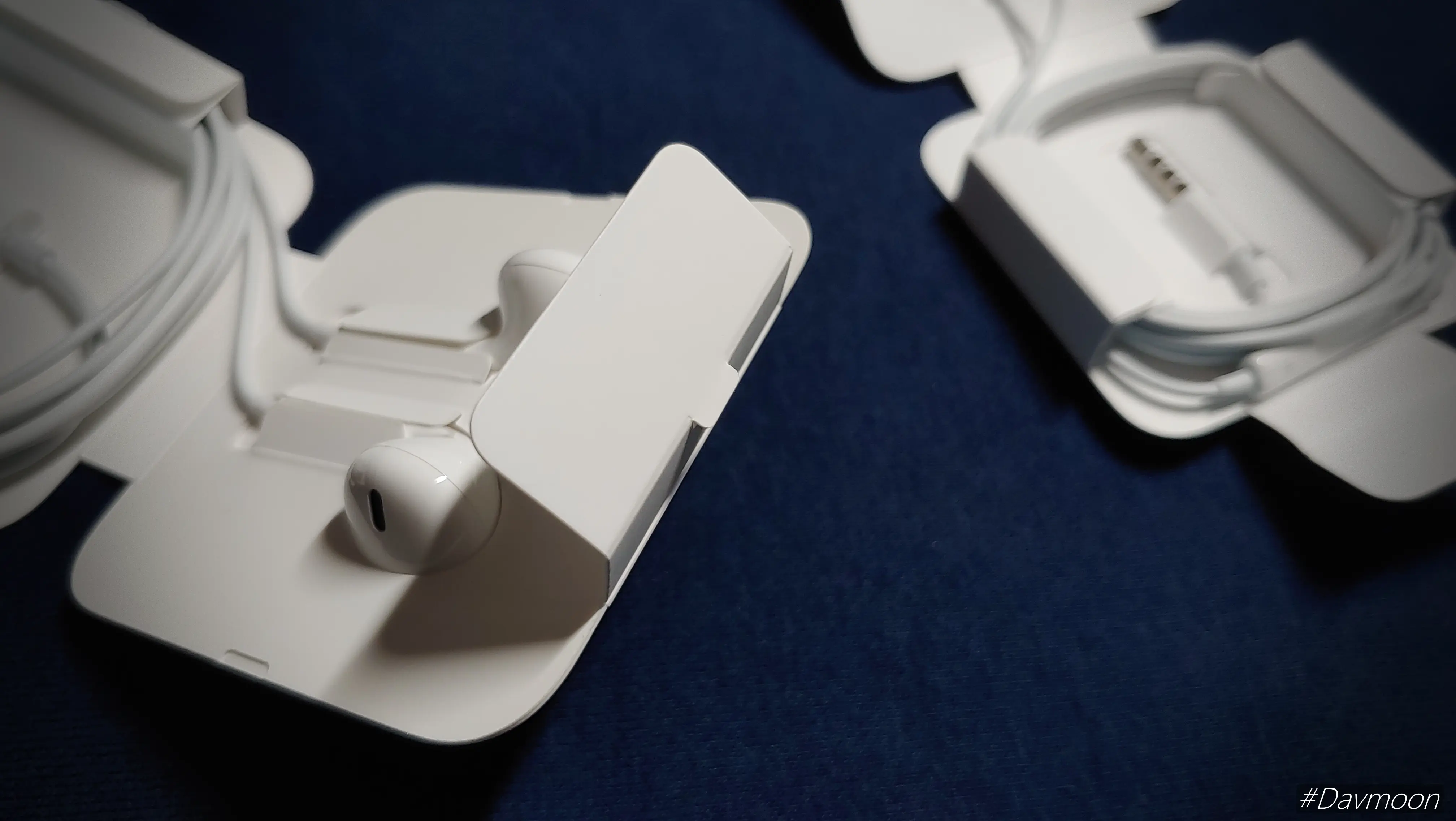 이어팟 USB-C 스티커가 제거된 포장 방식