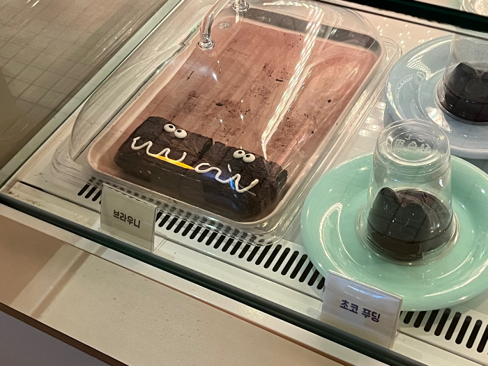 귀여운 알록달록한 푸딩들