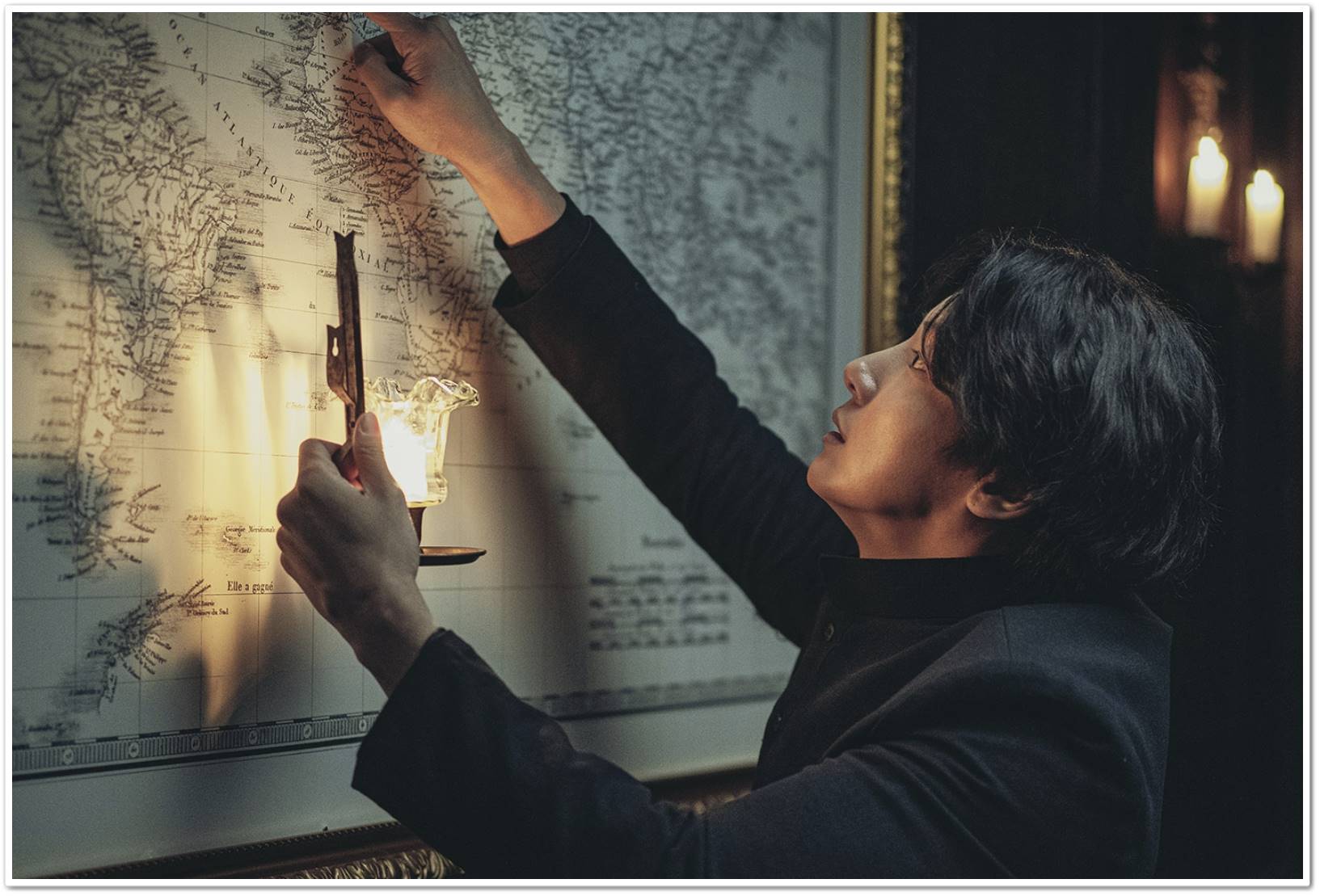 마카오 유학 생활에서 세계 지도를 공부하는 대건