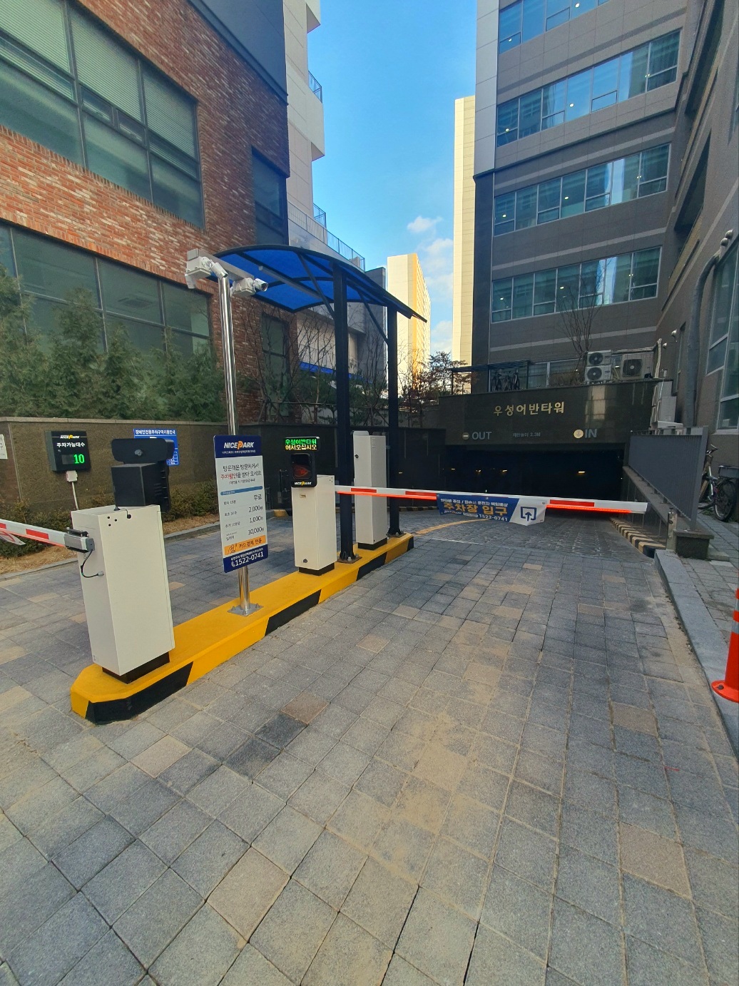 주차장은-지하에-위치합니다.