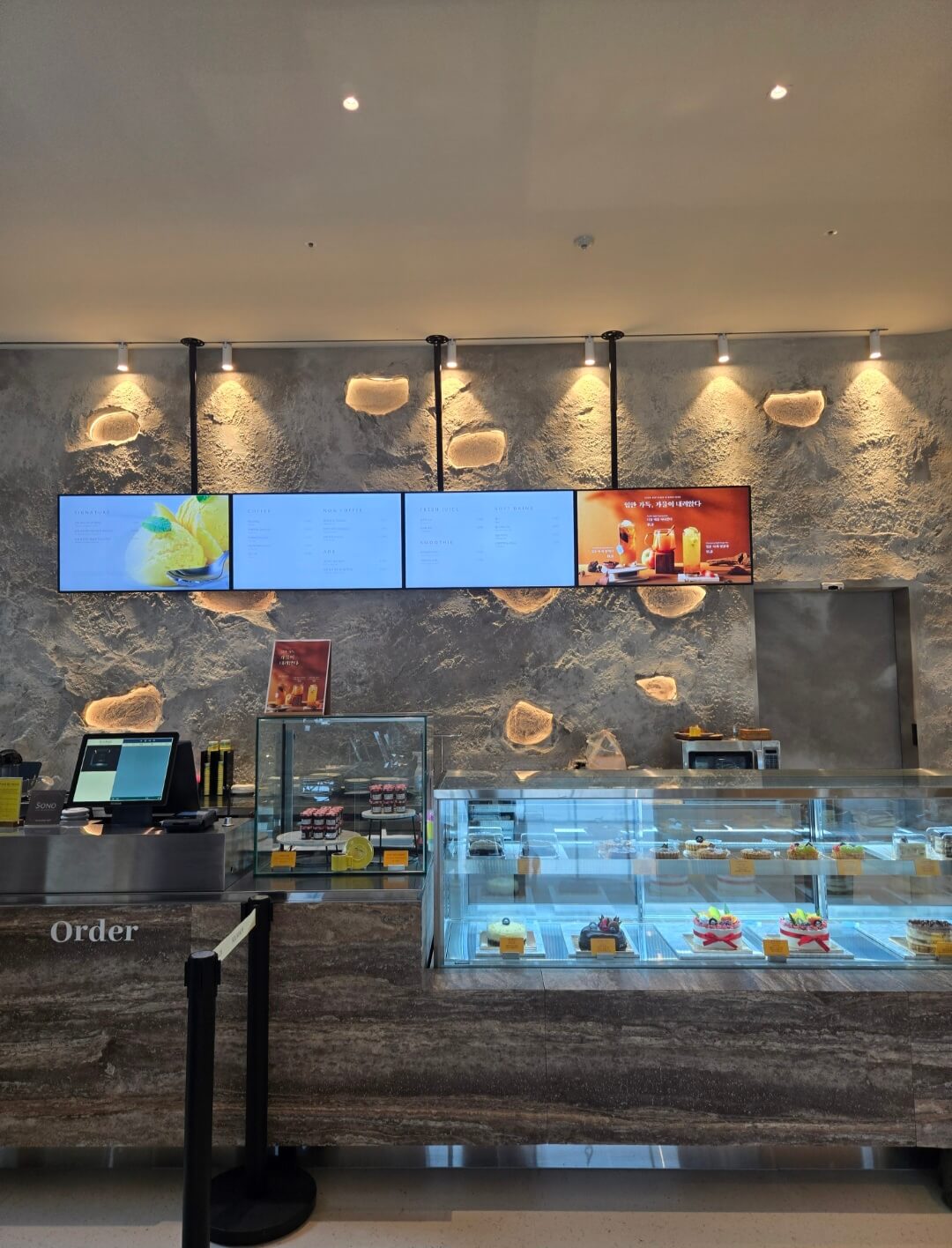 베이커리 카페 카운터