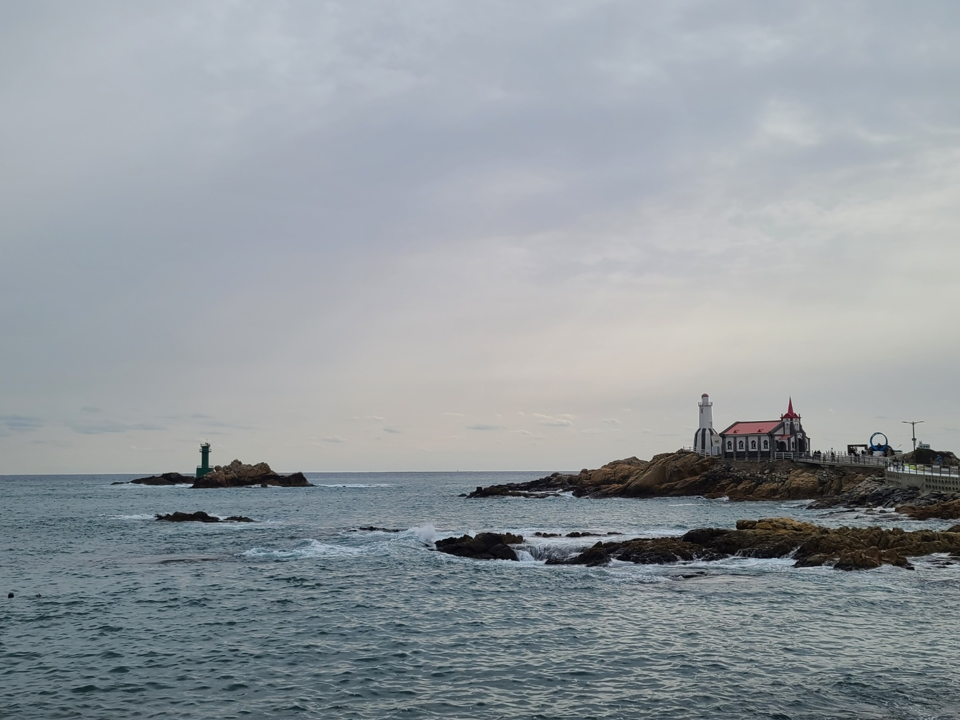 성당 세트장과 윤선도의 황학대 앞 기장 바닷가