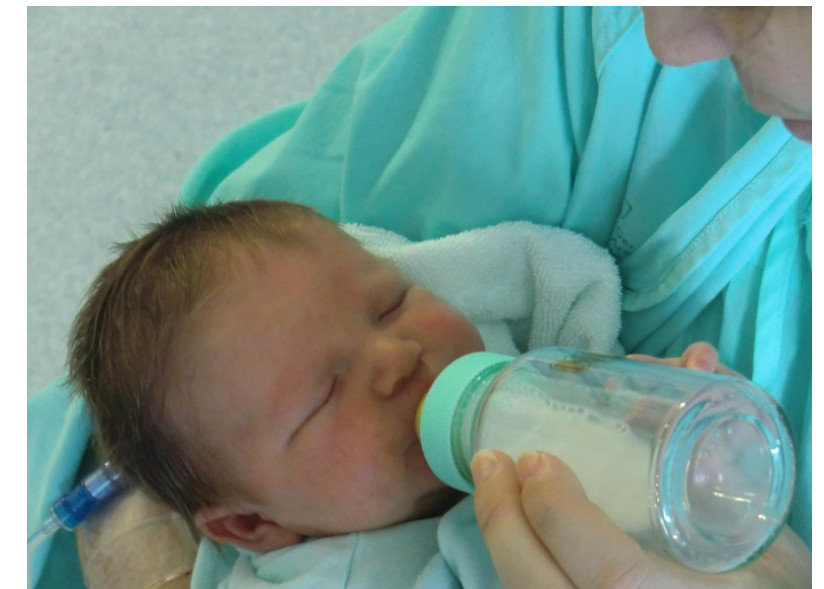 젖병의 종류와 소재별 장단점 (PPSU, 유리, 실리콘)