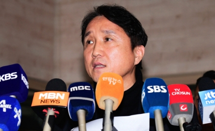 황보관 기술본부장과 마이클 뮐러 전력강화위원장