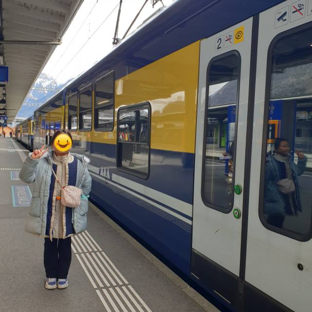 인터라켄 동역 - 융프라우요흐 행 기차 앞에서