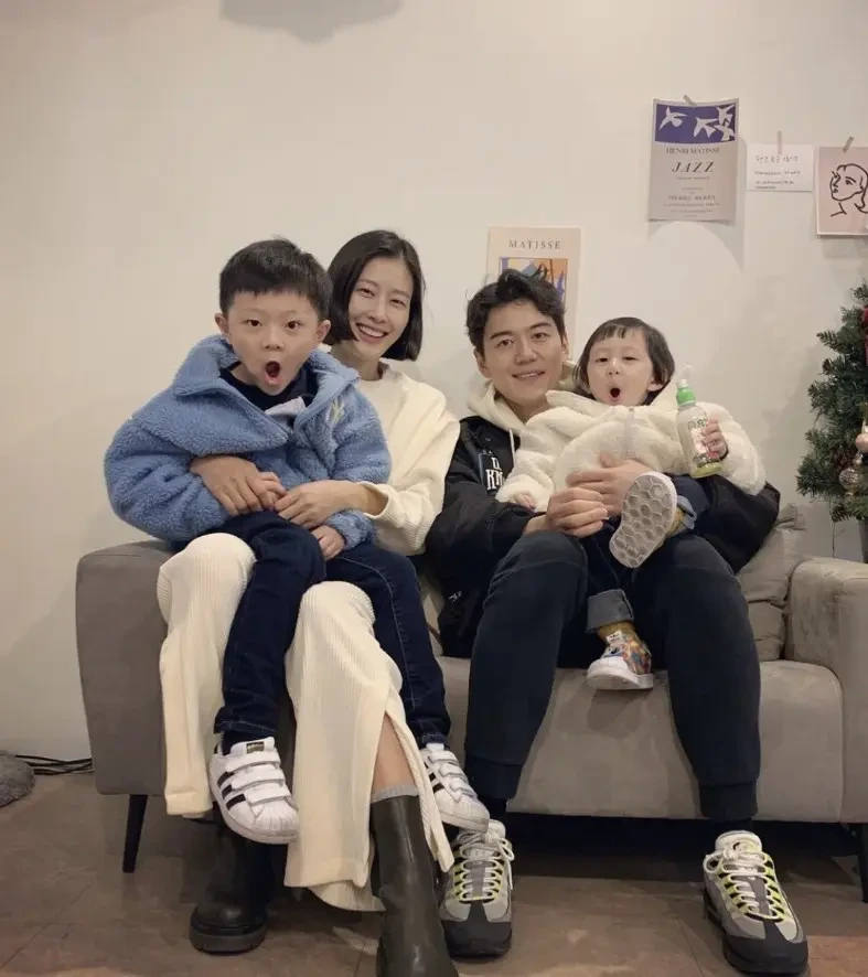 이현이 남편 홍성기