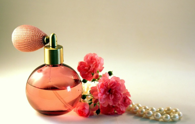 향기의 비밀 우리의 감정과 기억을 조종하는 향수의 역할