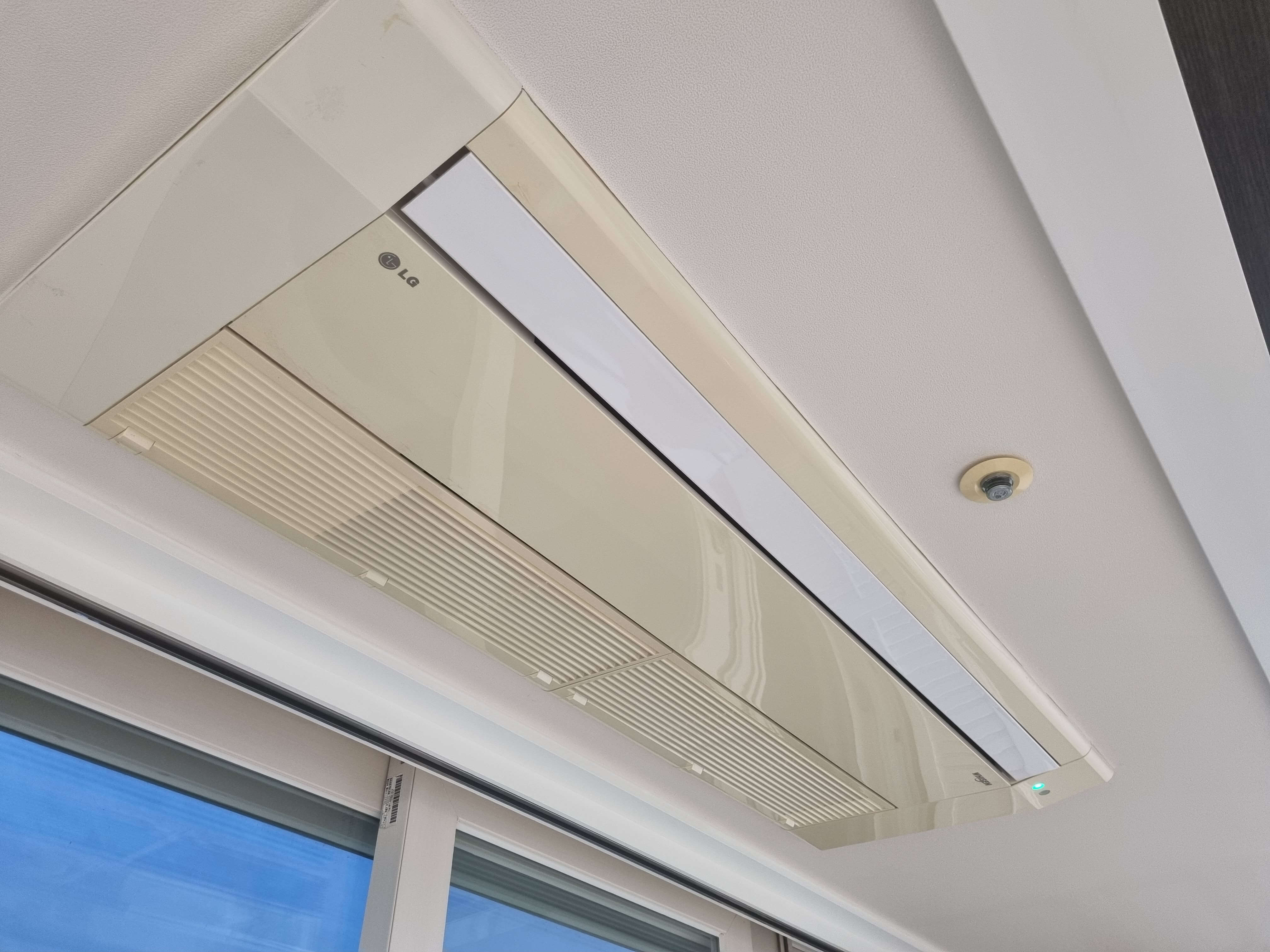 에어컨 녹색불 원인 필터청소