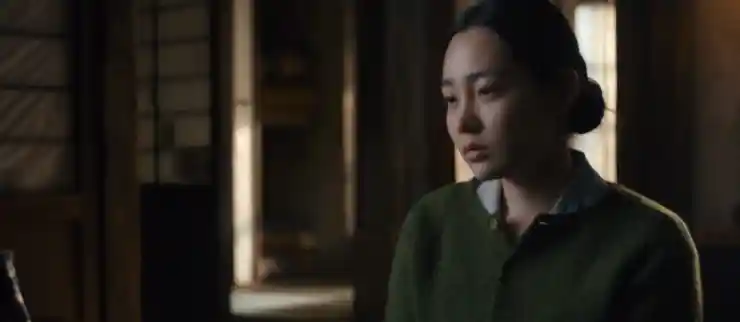 파친코 시즌2 의미심장한 표정의 선자