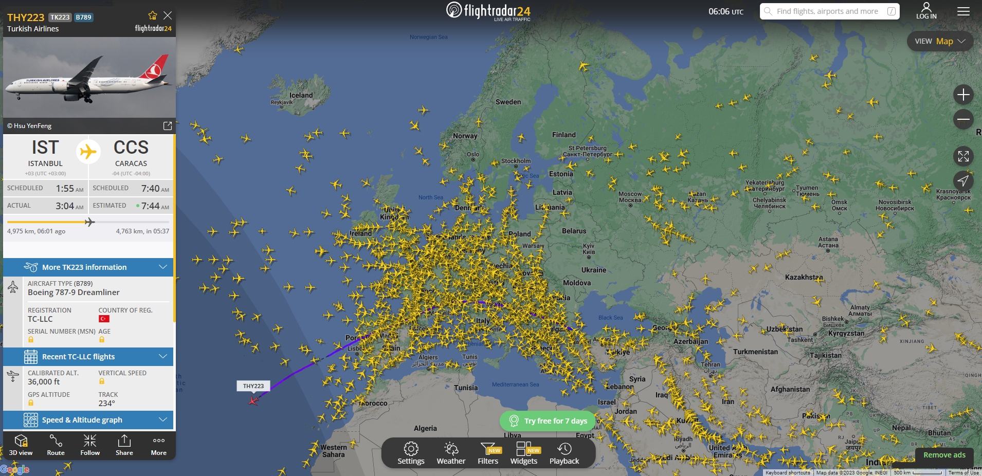 유럽 지역의 수많은 비행기 운항 현황을 보여주는 지도