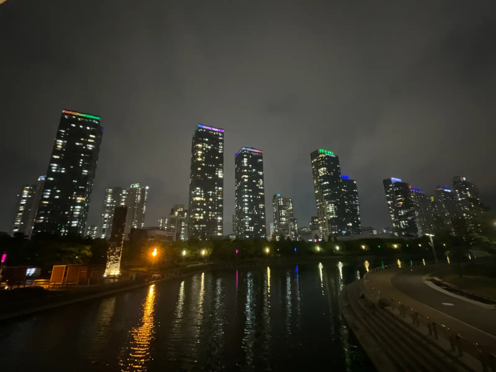 송도-센트럴파크-건물-야경