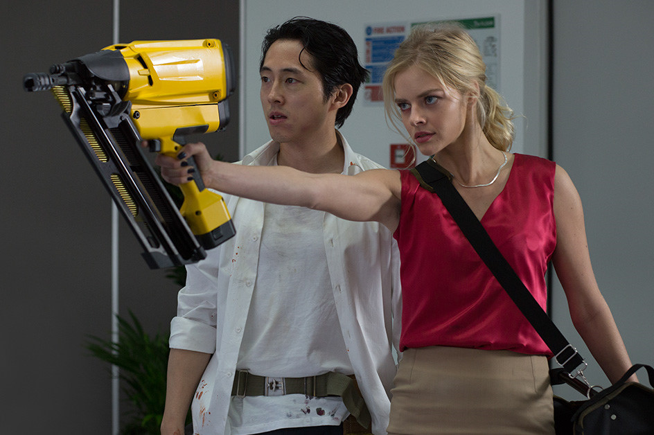 인사과장을 찾아간 데릭과 멜라니