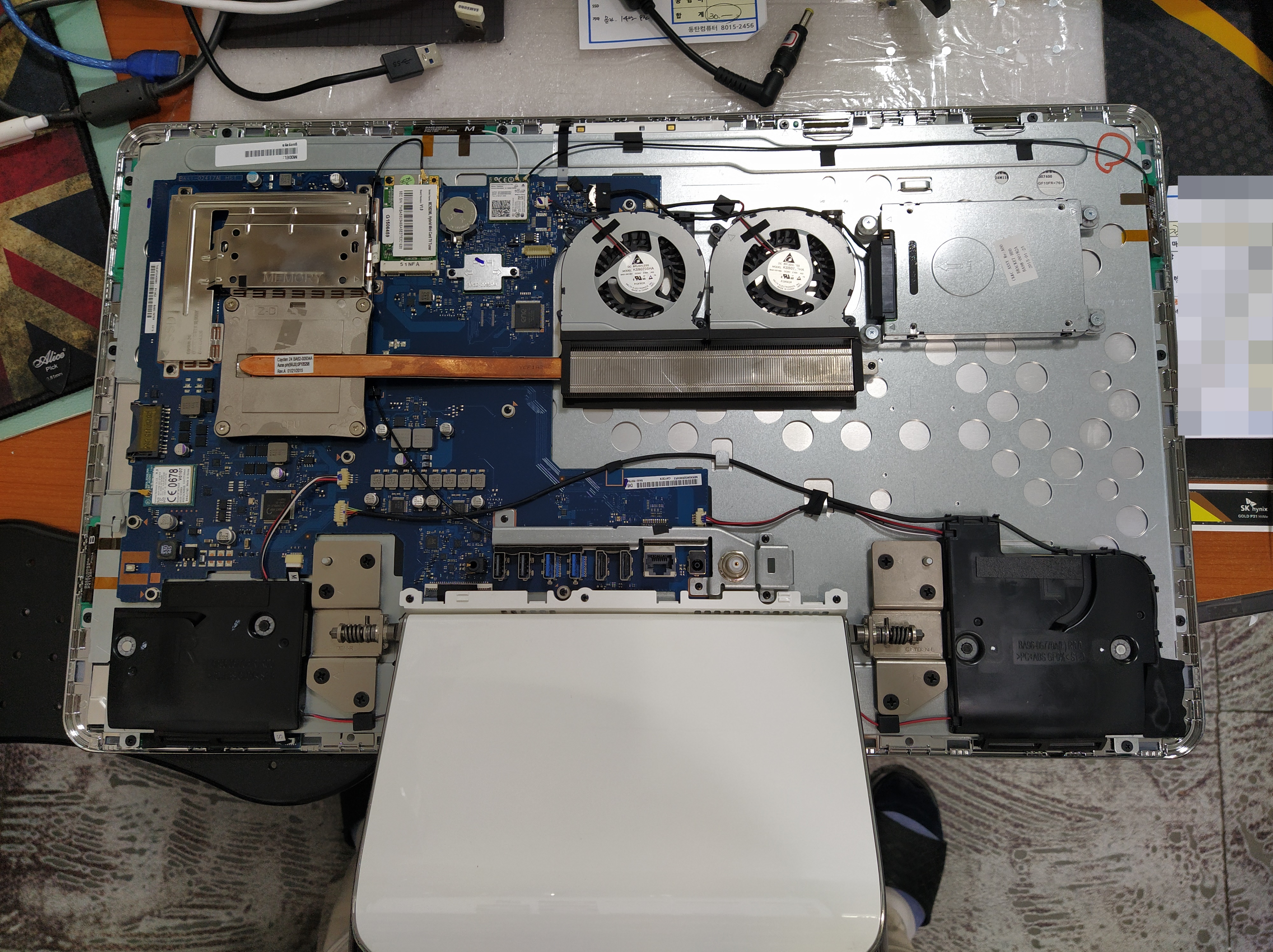 삼성일체형컴퓨터 DM700A4J의 기판의 모습 (분해)