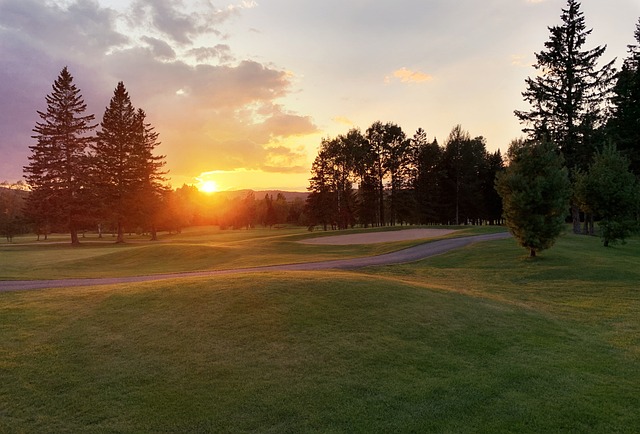 해가지고 있는 골프장