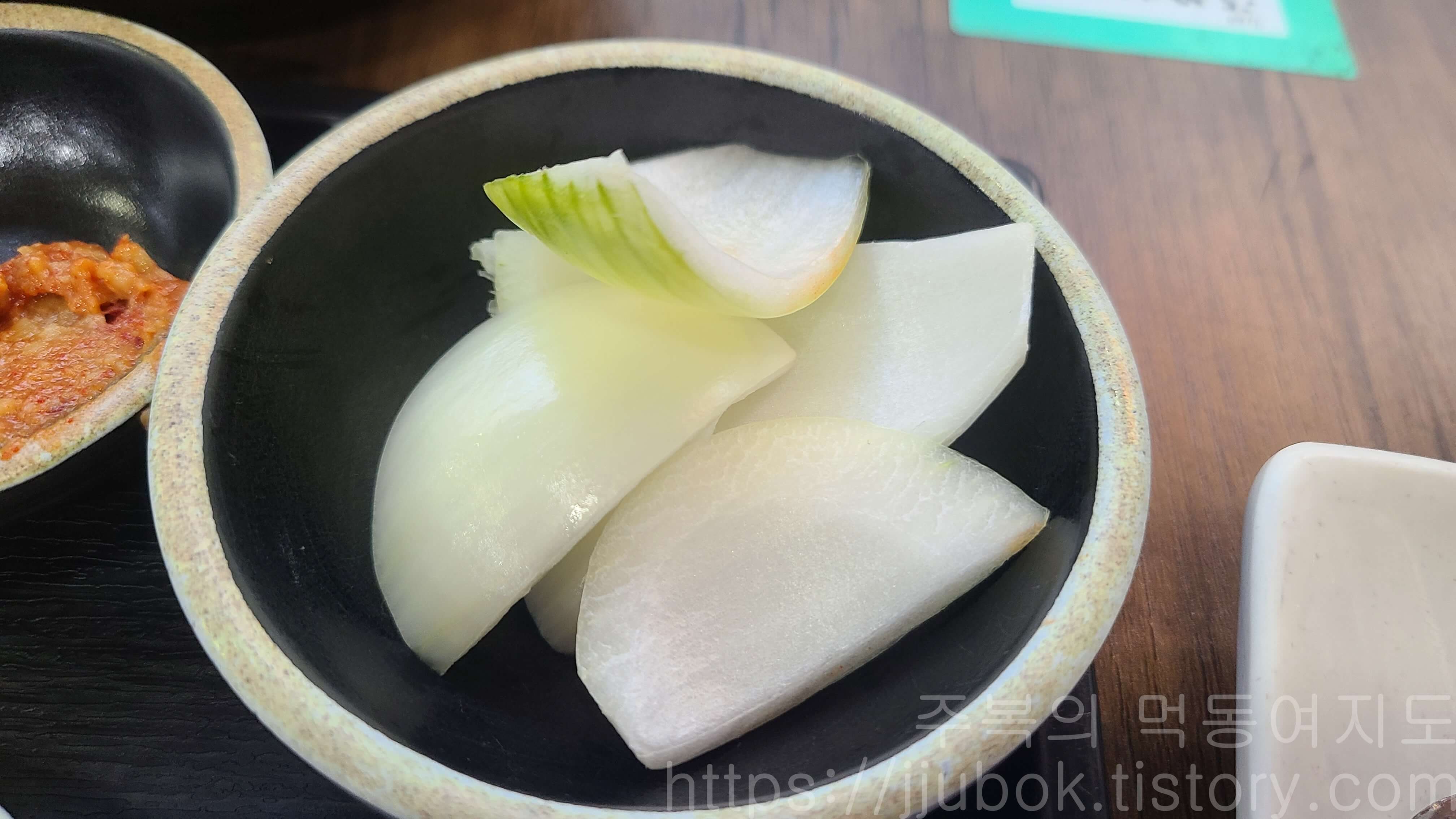 신포순대-밑반찬-양파