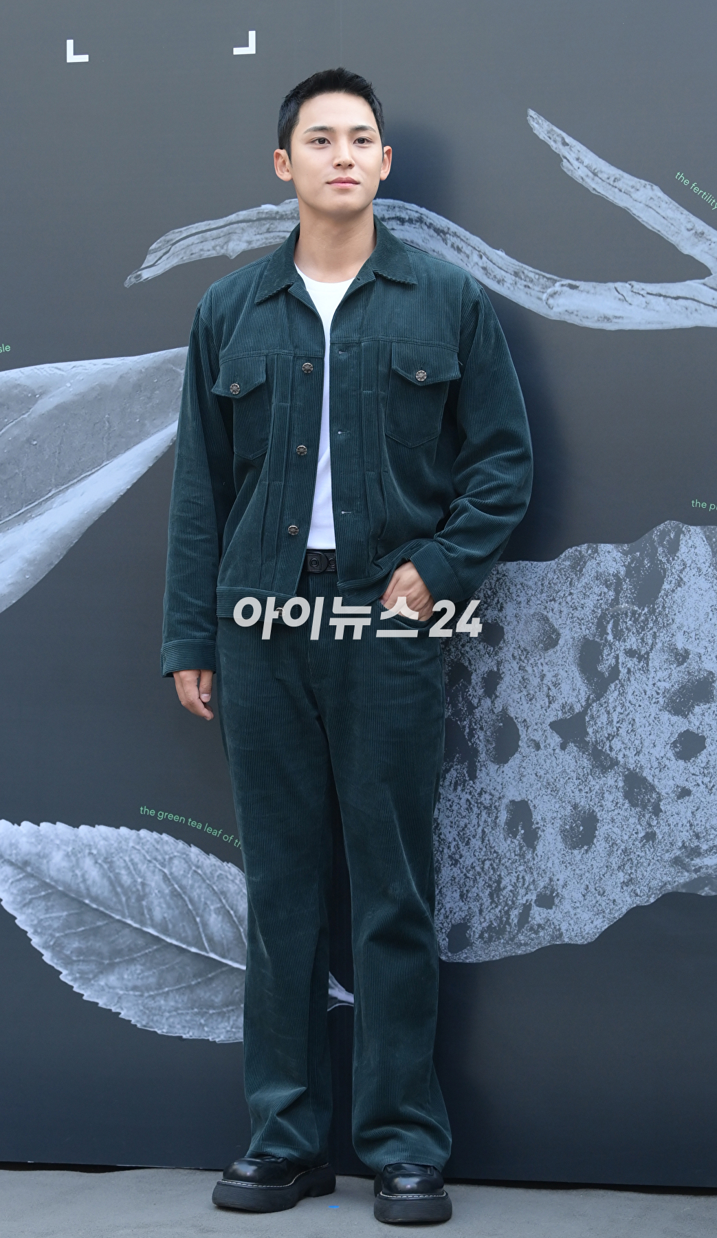 세븐틴 민규가 24일 오후 서울 성동구 성수동에서 열린 플래그십 스토어 &#39;이니스프리 디아일 성수&#39; 오픈 행사에 참석하고 있다. [사진=정소희 기자]