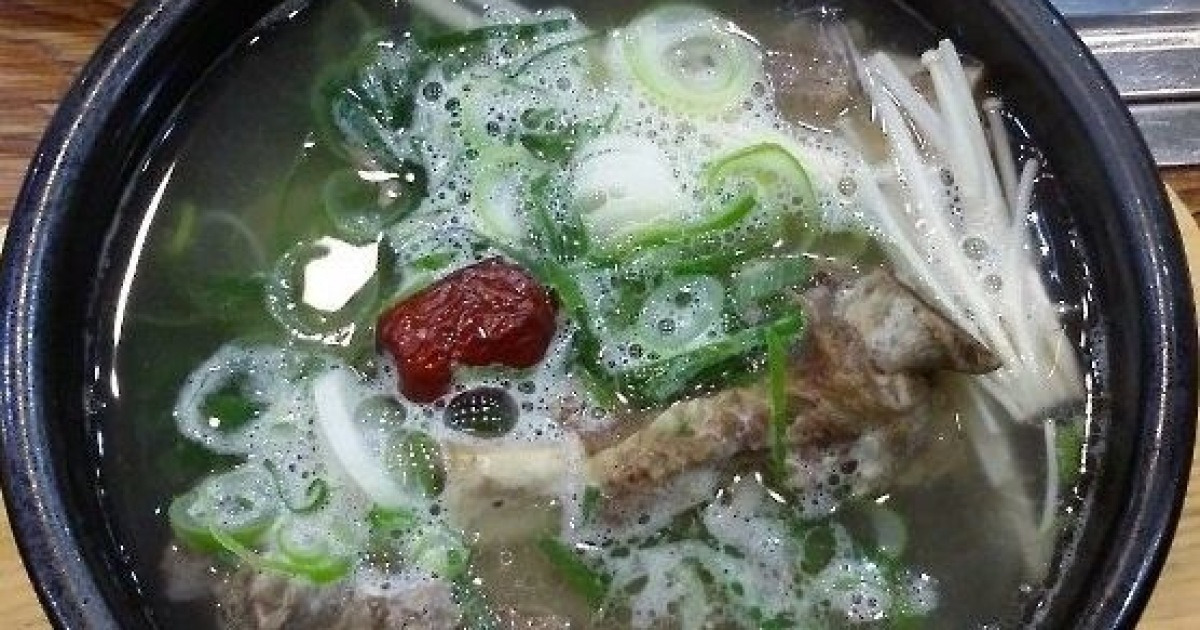 10살 연상의 남친에게 수차례 식사를 사준 20대 여성