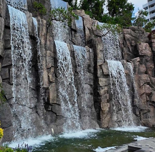 서울 도심 속 인공폭포 명소에서 여름 즐기기