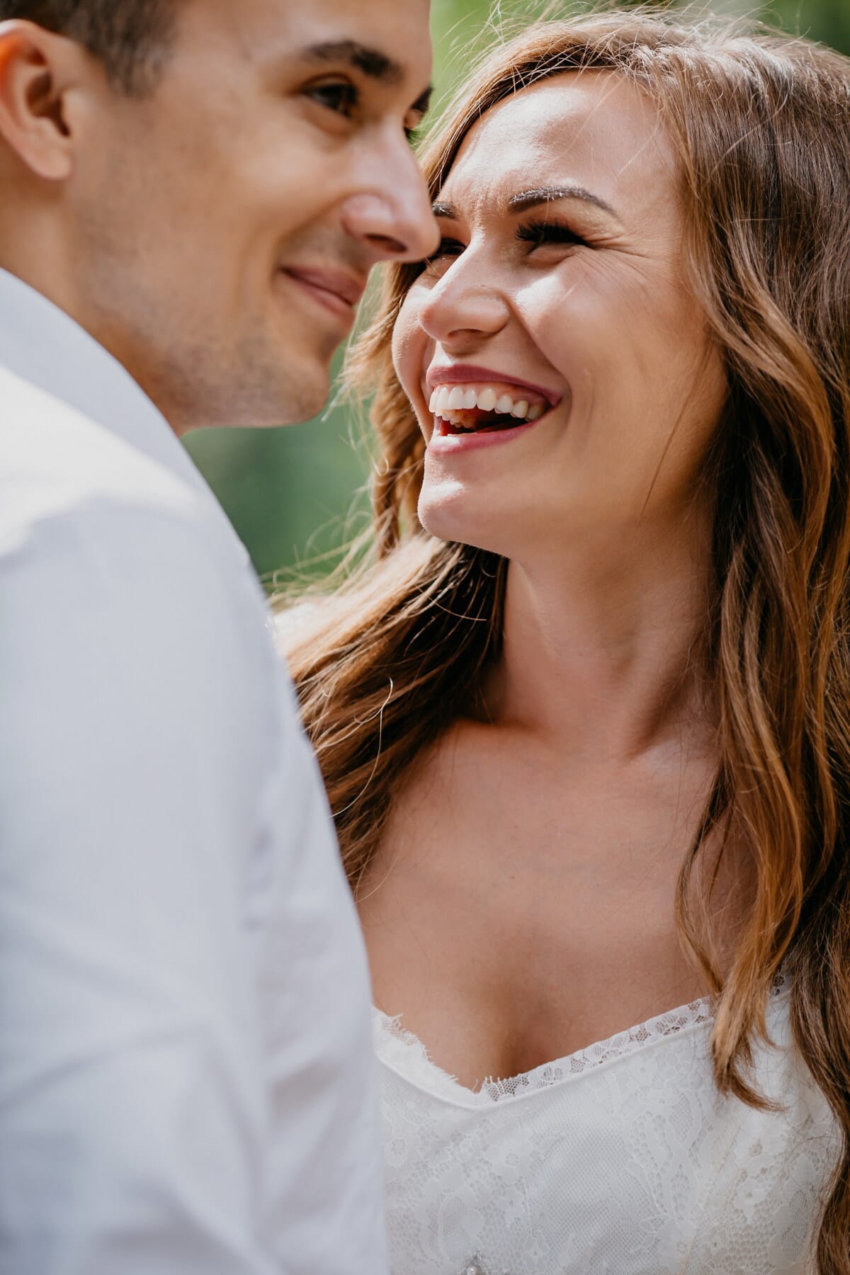 웃고있는 남,여