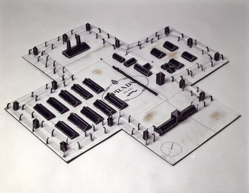 톰 삭스(Tom Sachs), Prada Death Camp (1998)