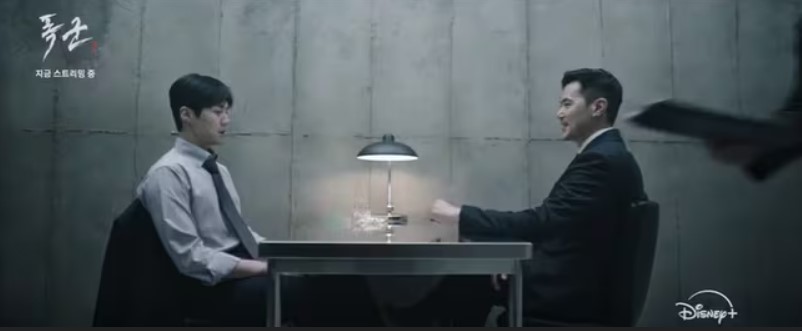 폴 (김강우) : 미국 정보기관 요원