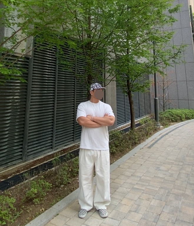 데일리룩('26. 5. 26.)맥우드건 콜라주 프린트 모노 캠프캡, 어커버 오버핏 오버사이즈 티셔츠 반팔, 무신사스탠다드 무신사 데님와이드 벌룬팬츠, 반스 체커보드