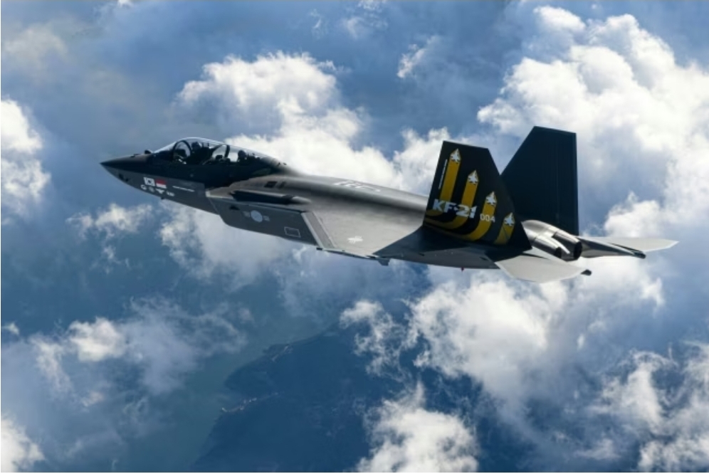 KF21-시제기가-하늘을-날고-있다