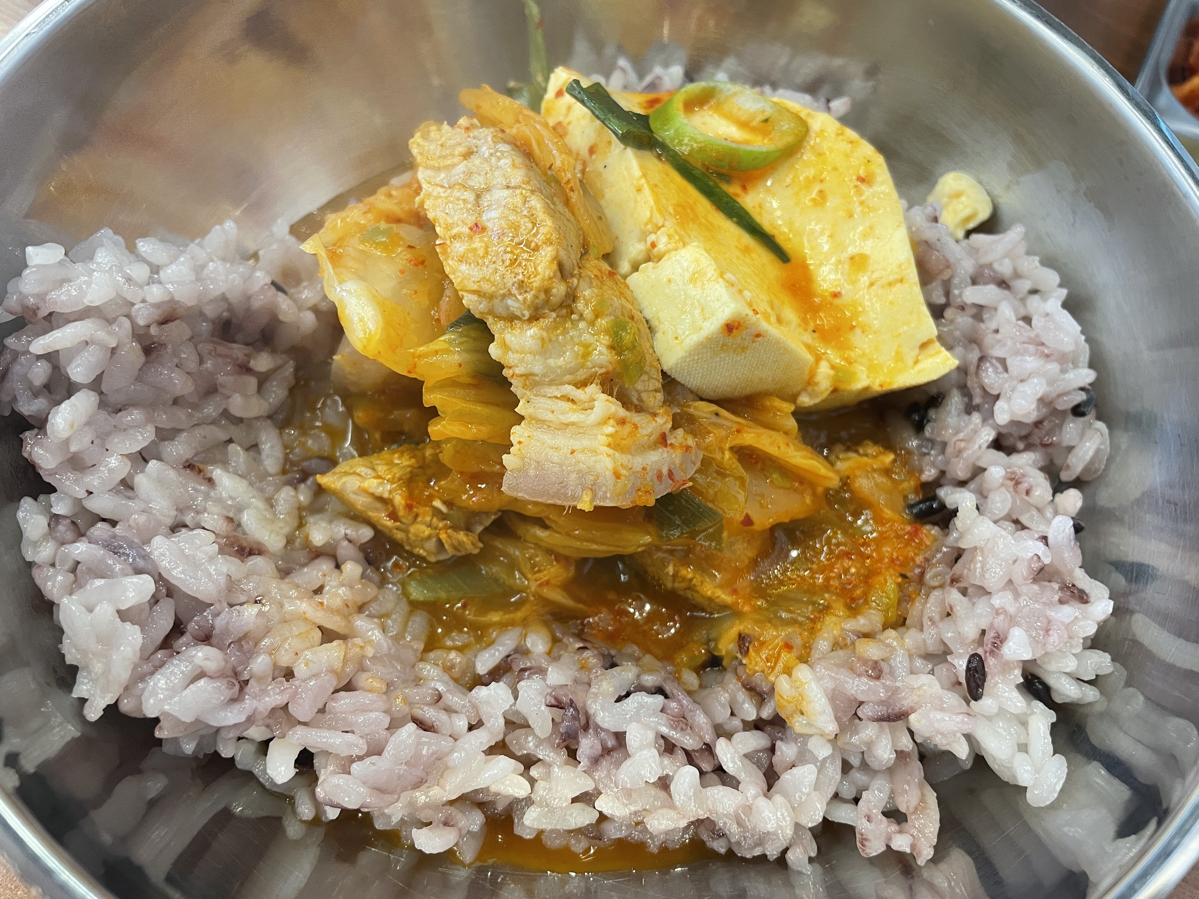 밥 위에 김치찌개
