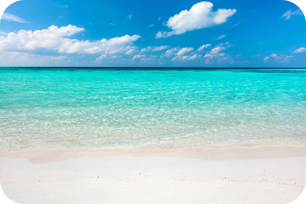 사이판-푸른-하늘-맑은-물-백사장-풍경