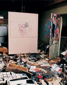 프란시스 베이컨의 스튜디오는 혼란스럽고 어수선하기로 악명이 높았다.