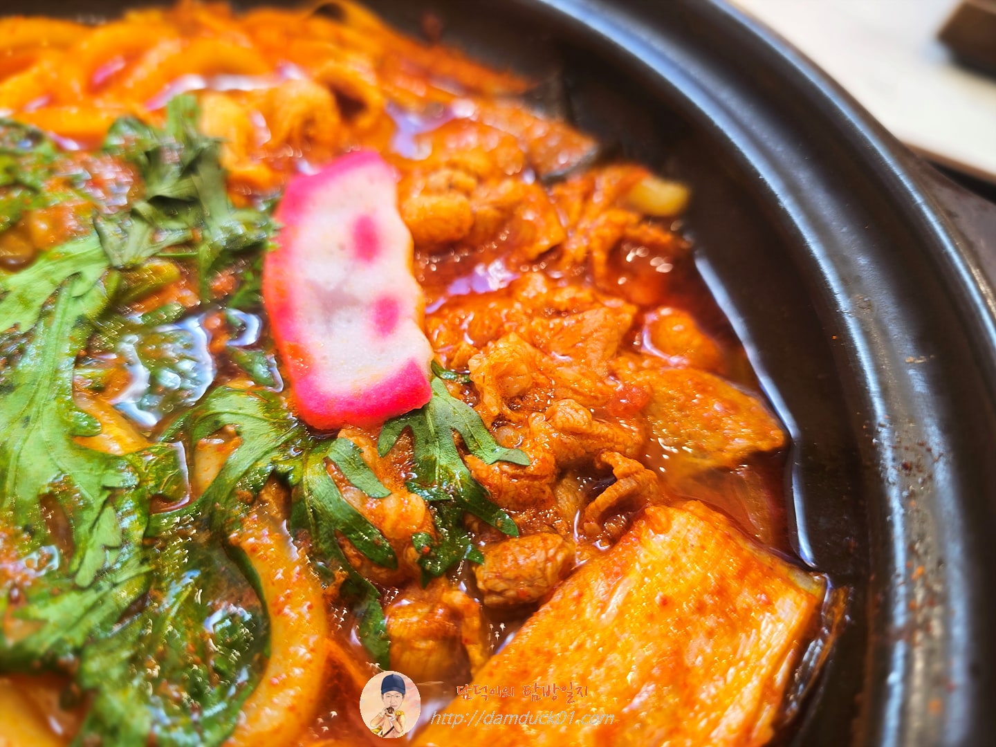 얼큰우삼겹모츠나베