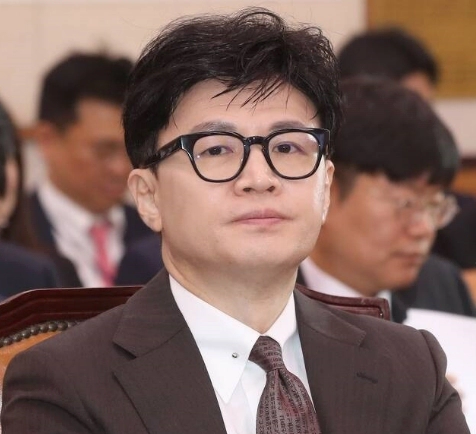 한동훈 검사 프로필 지지율 관련주