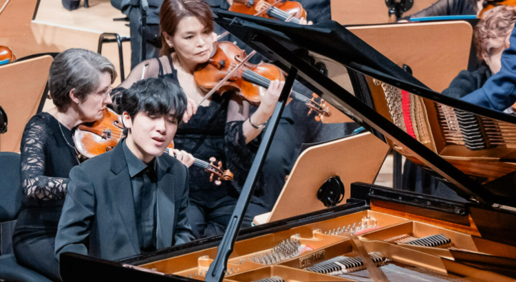 Gustavo Dudamel & Yunchan Lim
www.nyphil.org/concerts-tickets
뉴욕필하모니 임윤찬 연주
임윤찬 뉴욕필하모니 연주