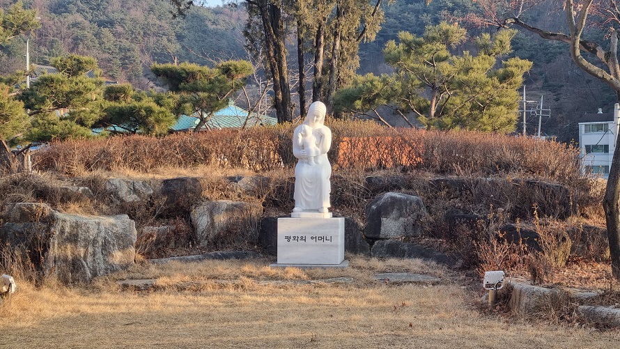 봉화성당 성모동산 성모자상 사진