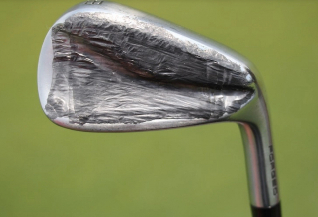 헤드에 납테이프 붙은 아이언