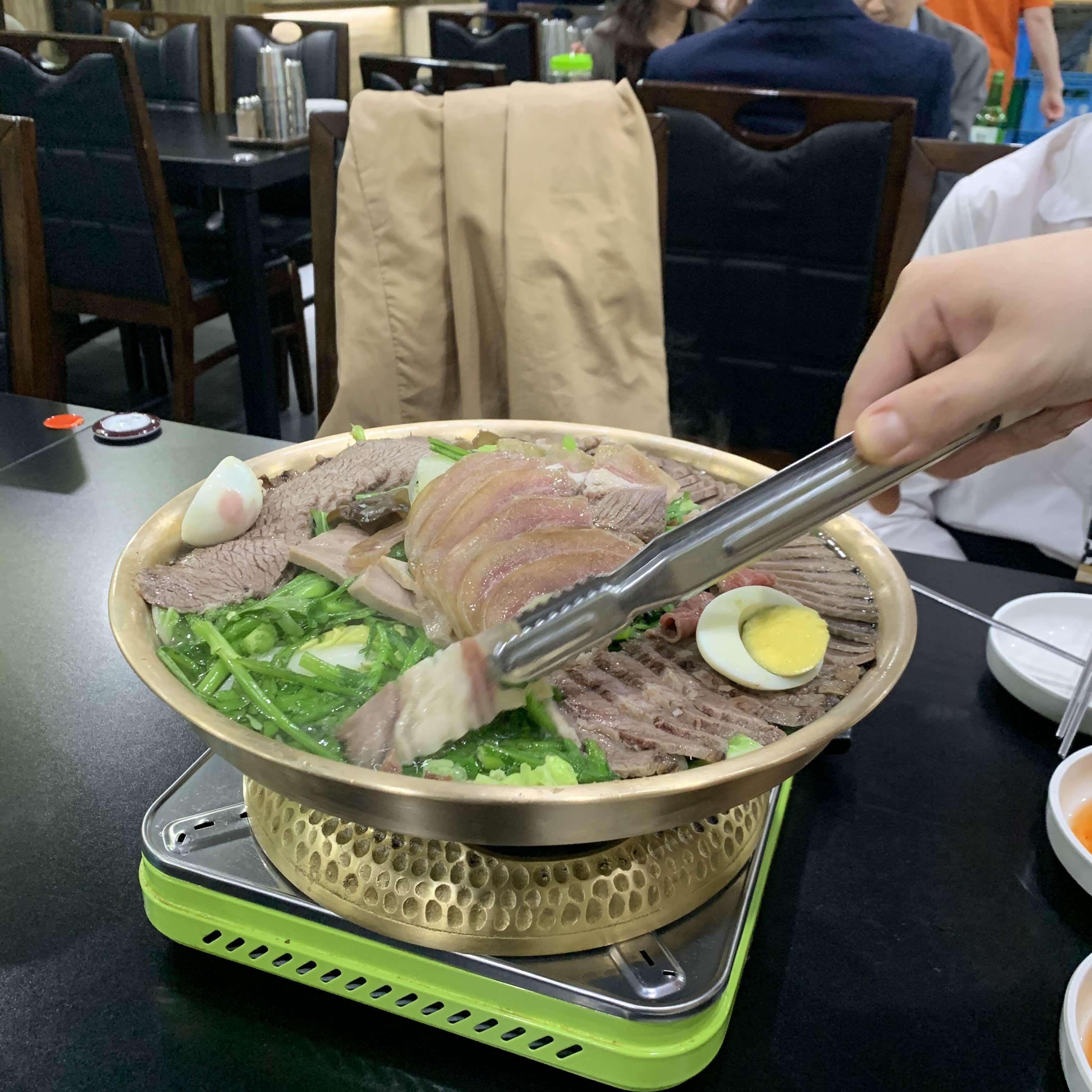 고기와 부추를 같이 보여주는 사진