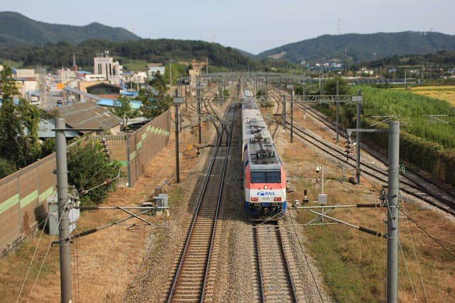 전기동차 특고압 장치, 철도의 심장부를 지탱하는 기술