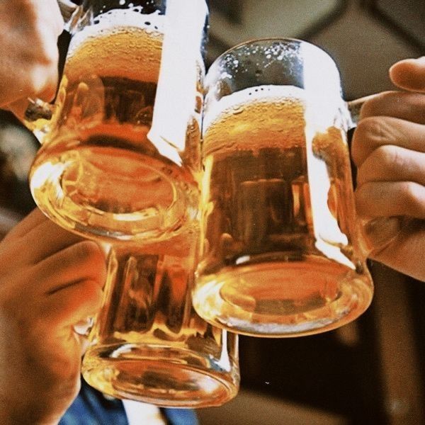 생맥주잔 건배 사진