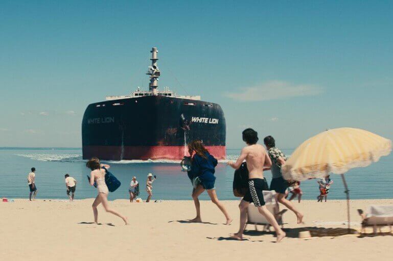 리브 더 월드 비하인드