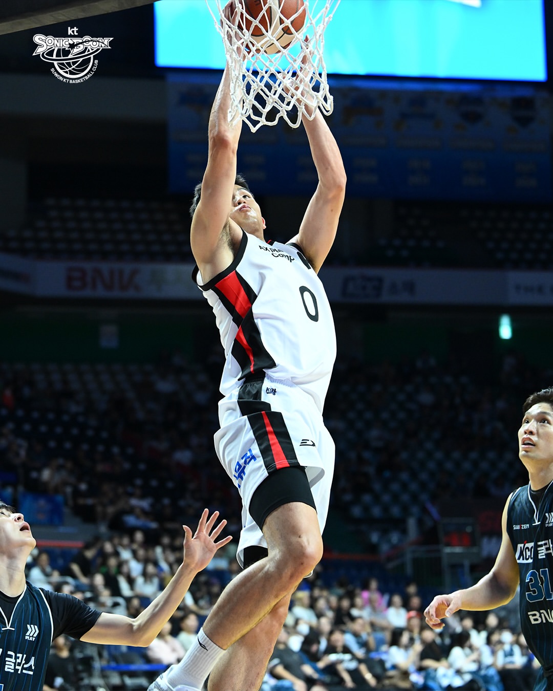 KBL KT 소닉붐 하윤기 선수 덩크 모습