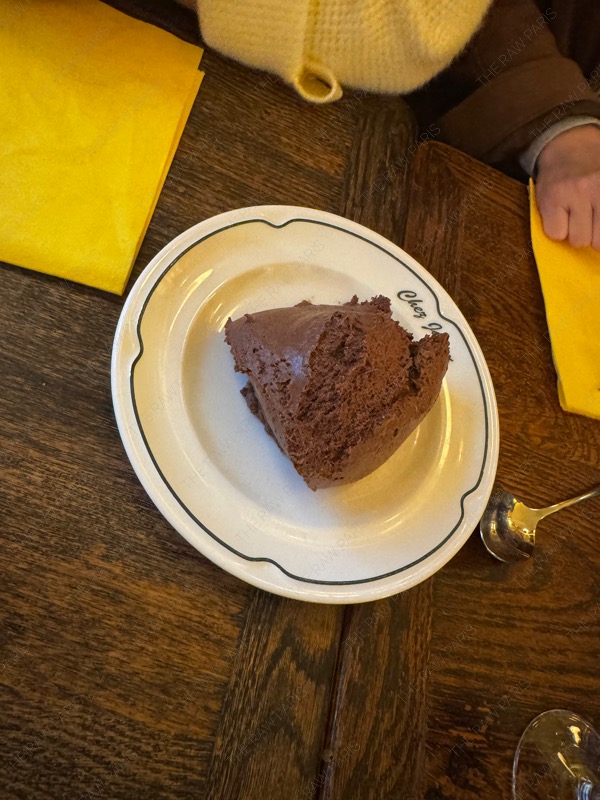 양이 어마어마한 파리 쉐 자누 초코 무스 디저트