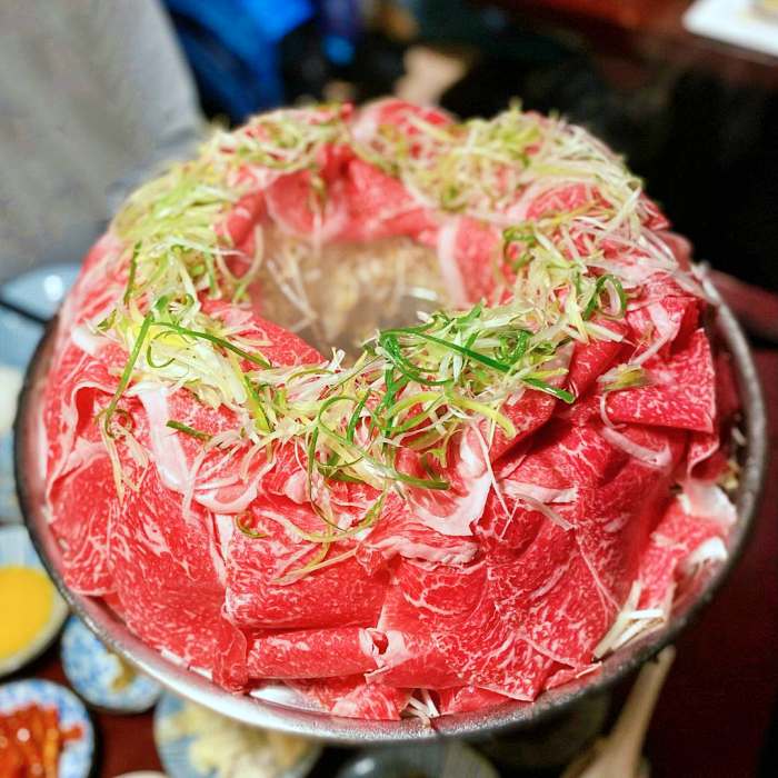 생생정보 신촌 연희동 냄비 위 화려하게 피어난 꽃샤부샤부 맛집