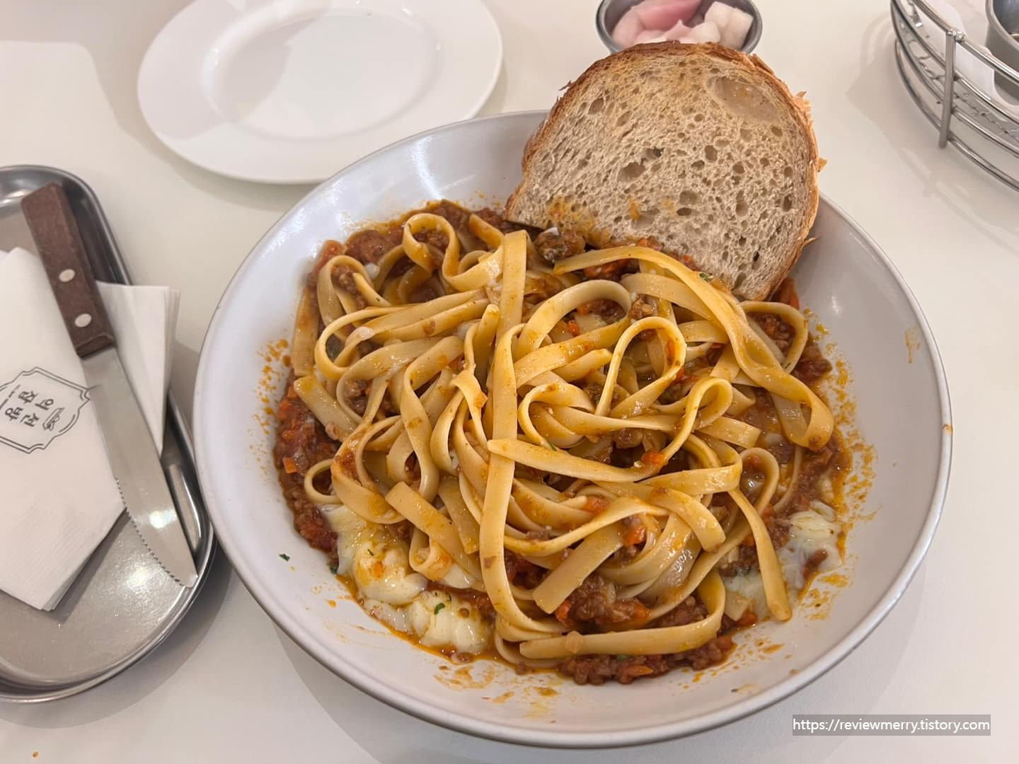 라구파스타 섞은 사진