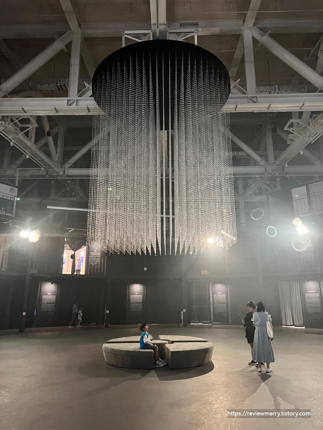 로비 크리스탈 전시