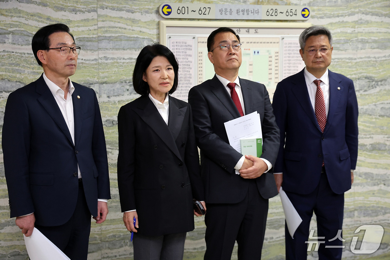 이진숙 국감 참여 총정리|헌재 가처분 일부 인용·나이·프로필·학력·고향·남편·경력