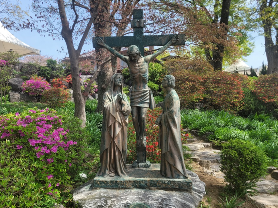 공세리성당 십자가의 길 12처 사진입니다. 2024년 4월 14일에 공세리성지에 순례갔을 때 찍은 사진입니다.