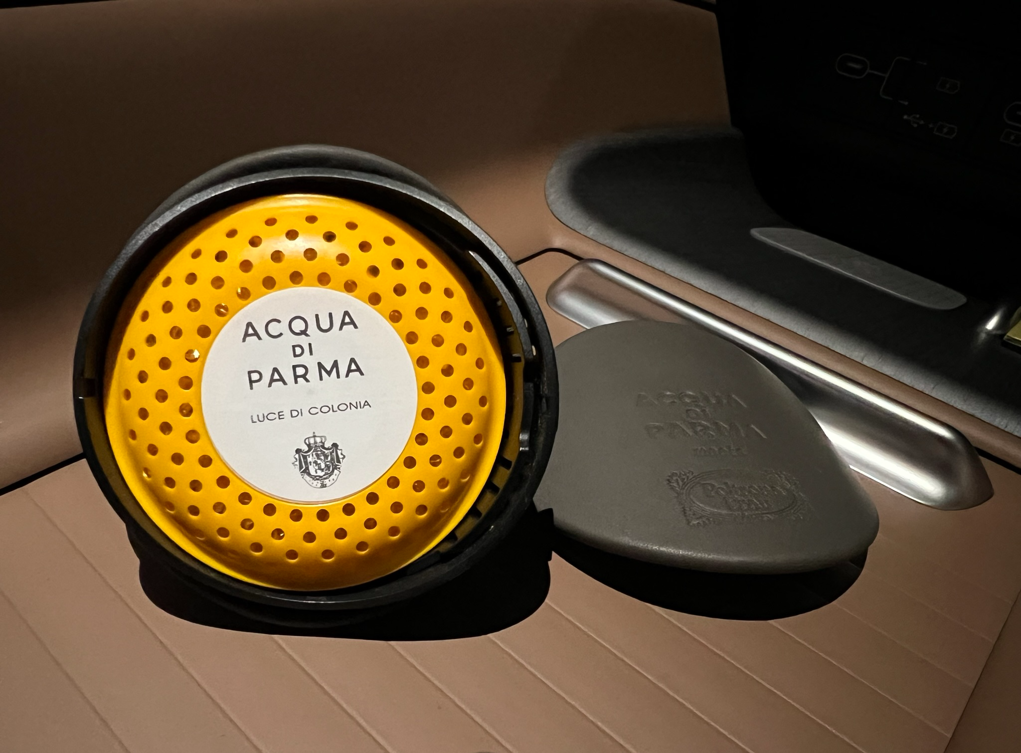 아쿠아디파르마-차량용방향제-리필-루체디콜로니아