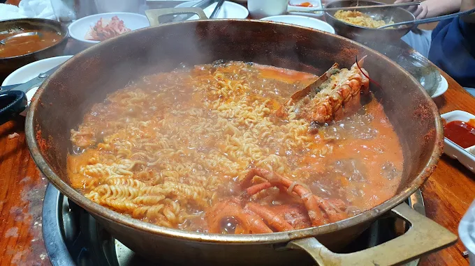 수원 매탄동 해물탕집 '군포해물탕'