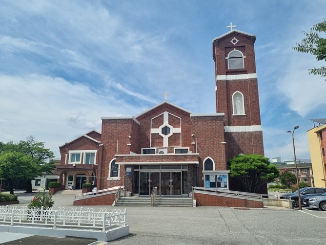 충주 교현동성당