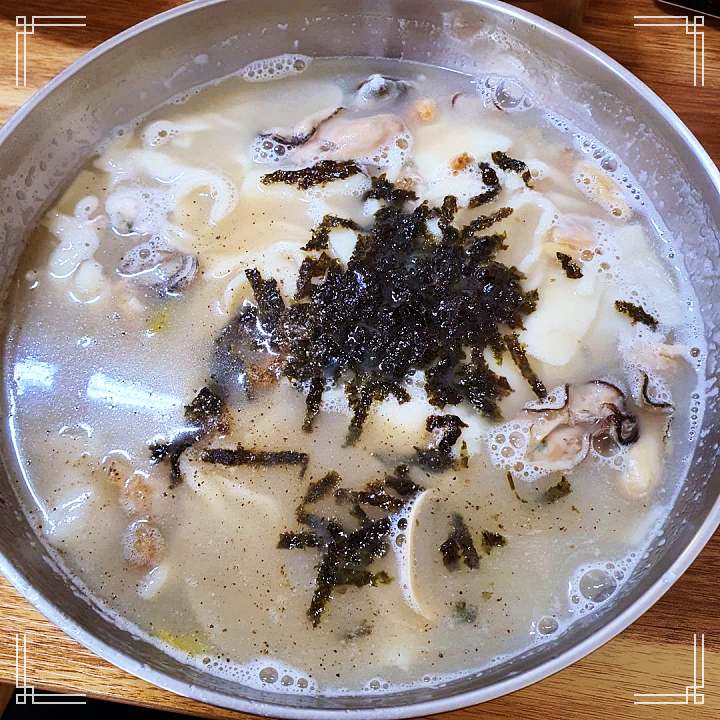 토요일은 밥이좋아 시흥 목감 해물칼국수 맛집 굴 바지락 오만둥이 육수 3대장 칼국수 수제비 칼제비 현지인 추천 토밥 좋아 방송정보